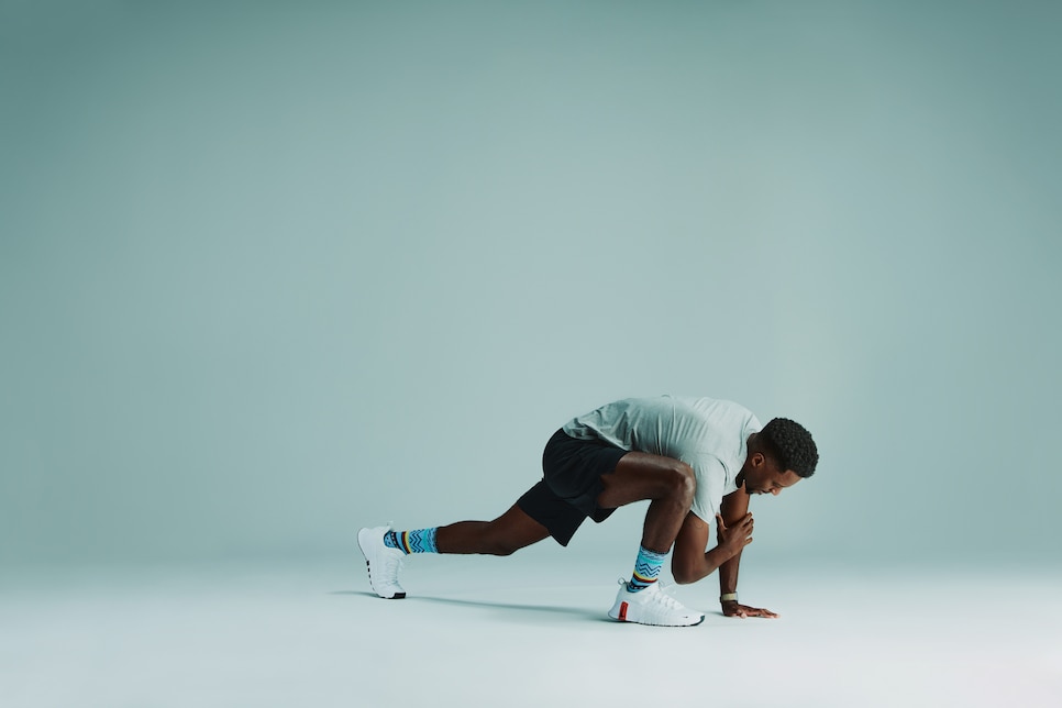 /content/dam/images/golfdigest/fullset/fitness-2024/Roberts World's Greatest Stretch 1.jpg